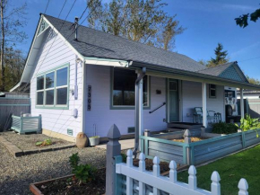 Comfortable Cottage on the Corner